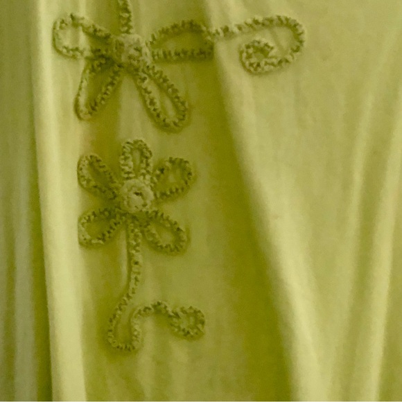 2) Old Navy Vintage Graphic Tee’s Hawaiian Anthurium - Picture 6 of 8